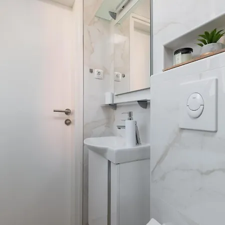 Apartment Zlata *